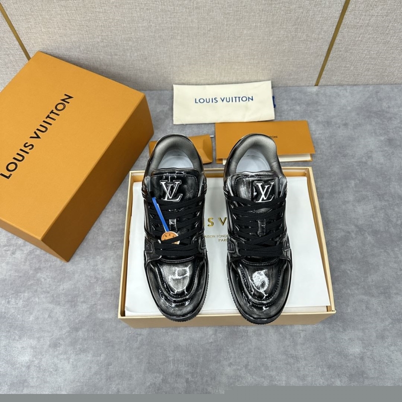l**is V*t*n sneakers